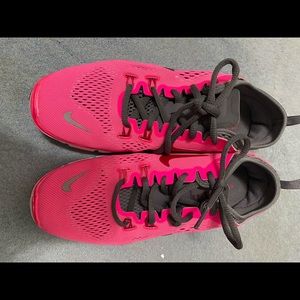 New Nike unworn Hot pink and grey size 7.5 running shoes